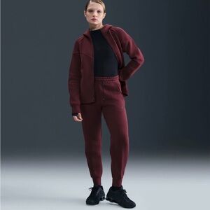 Nike Women's Sportswear Tech Fleece Windrunner Full-Zip Hoodie And Joggers XS